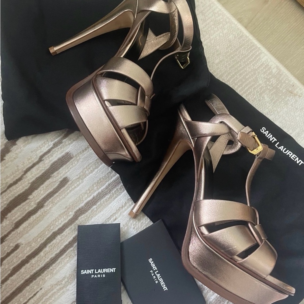 Saint Laurent tributes in “Metal Blush”